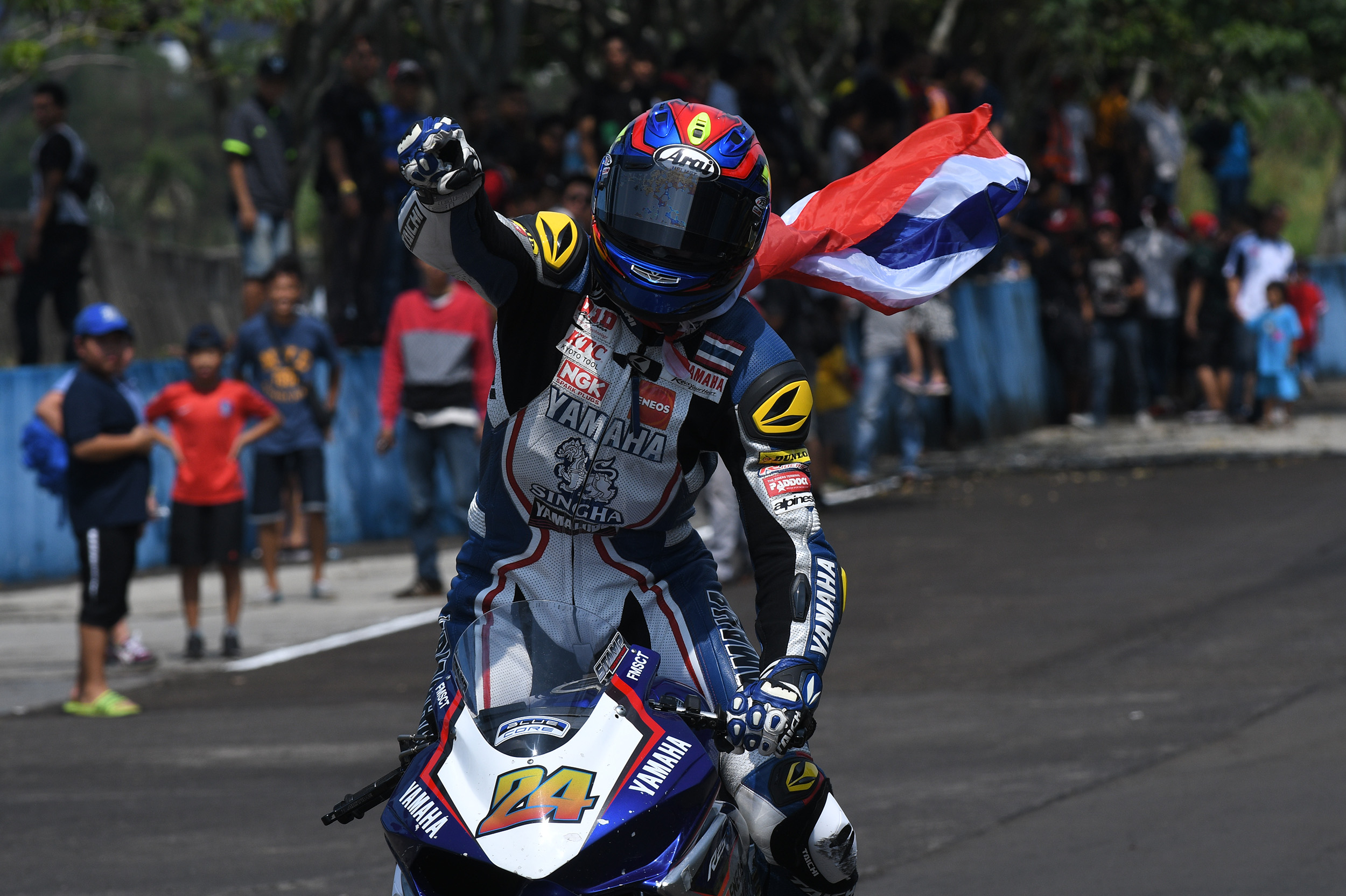 APIWAT BOUNCES BACK FROM DISAPPOINTING RACE 1 (ASIA PRODUCTION 250cc RACE REPORT)
