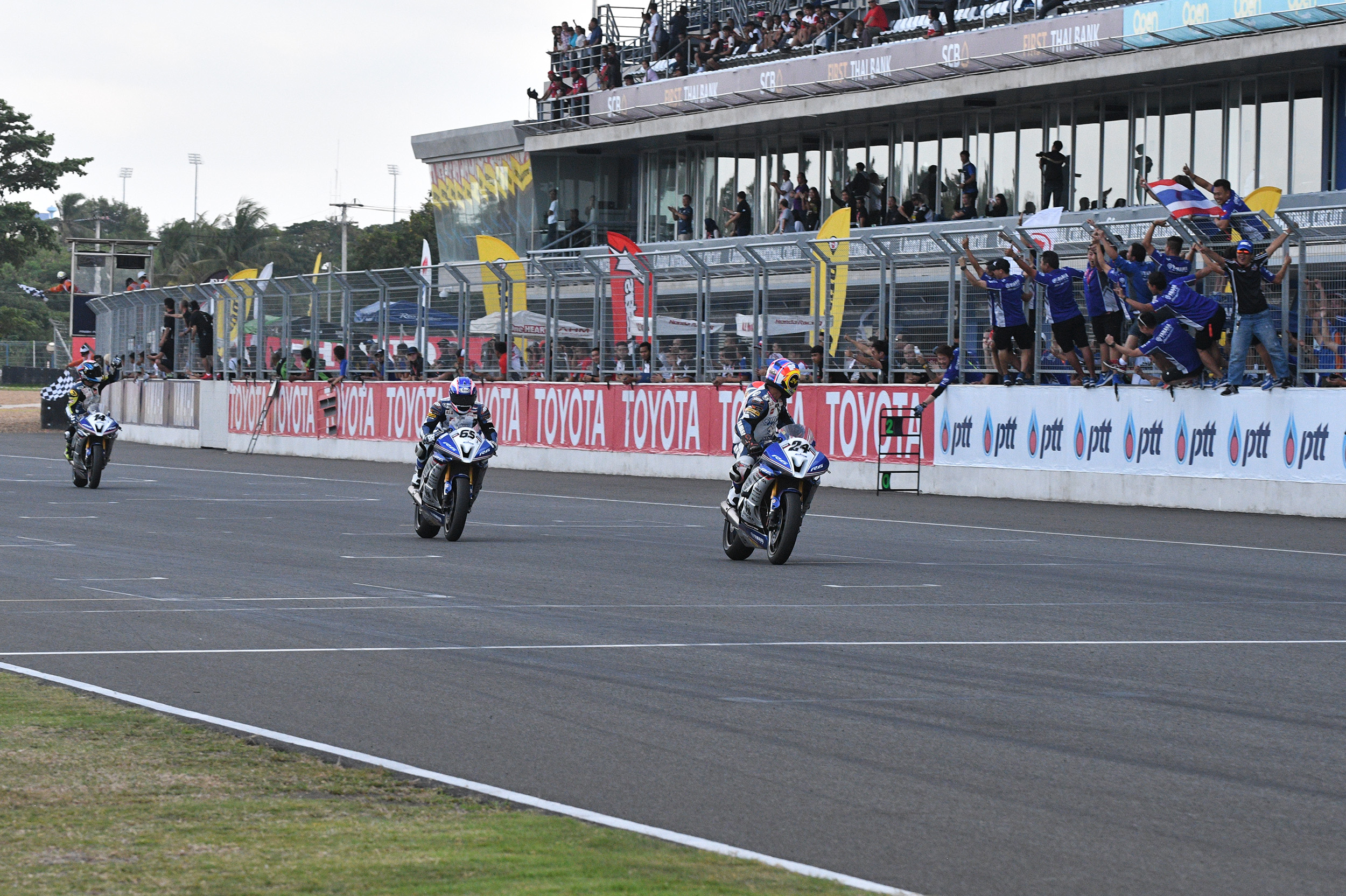 YAMAHA TRIO SEIZED THE DAY; TITLE CHASE NARROWED TO TWO RIDERS
