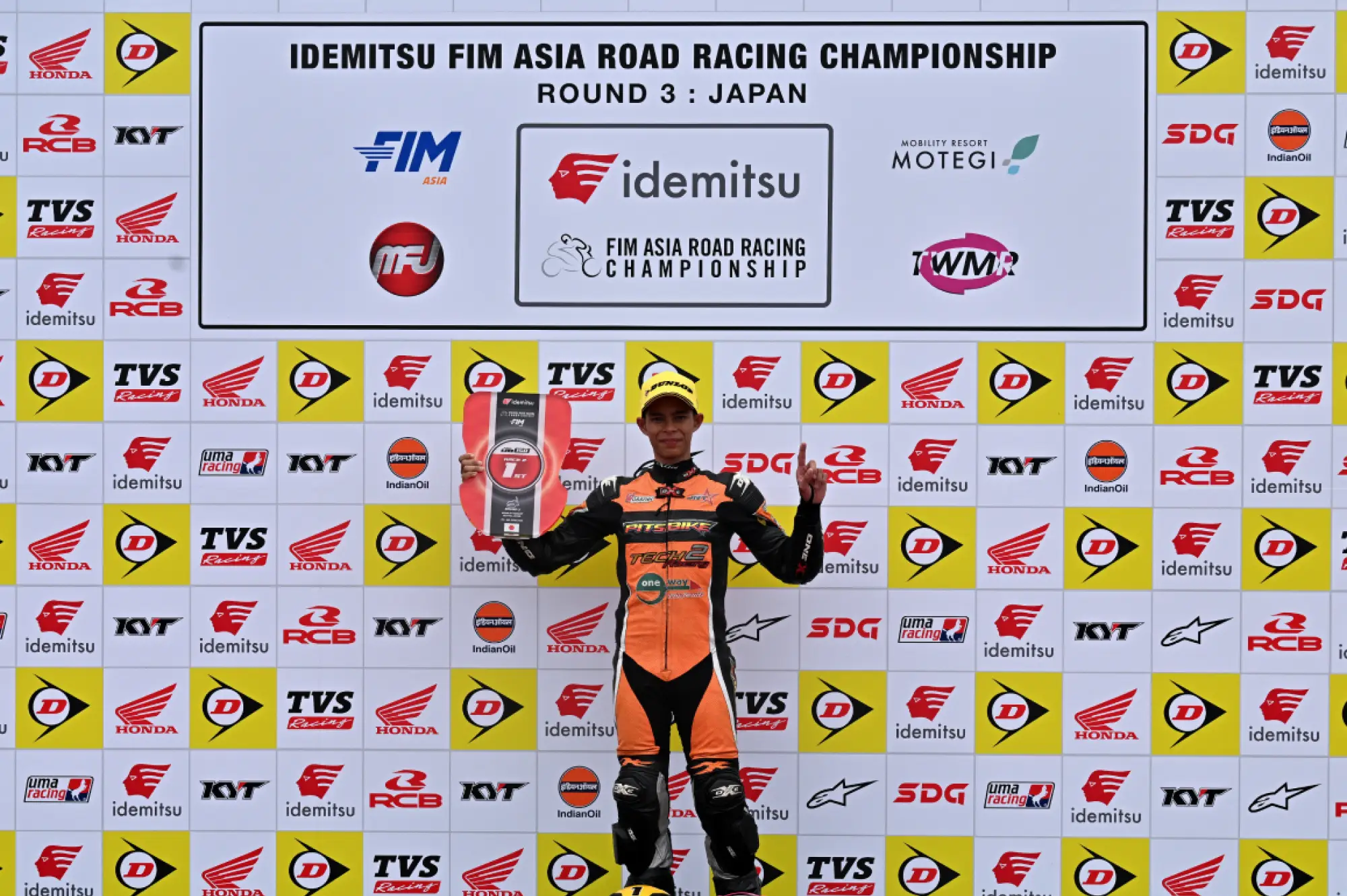 AKID CLIMB TO TOP IN RACE 2