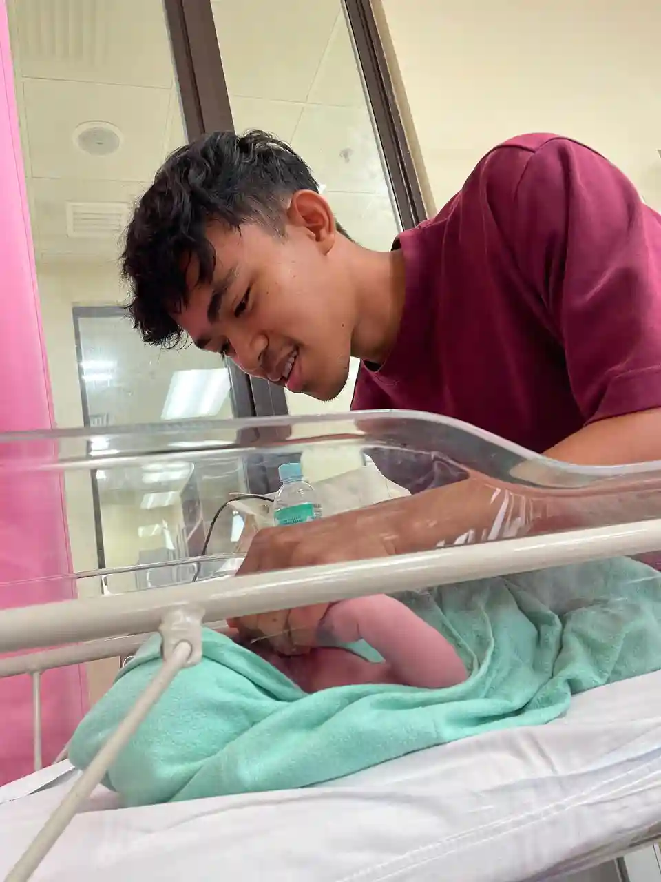 HAZIQ THE NEW DAD: TRACKS BY DAY, DIAPERS BY NIGHT
